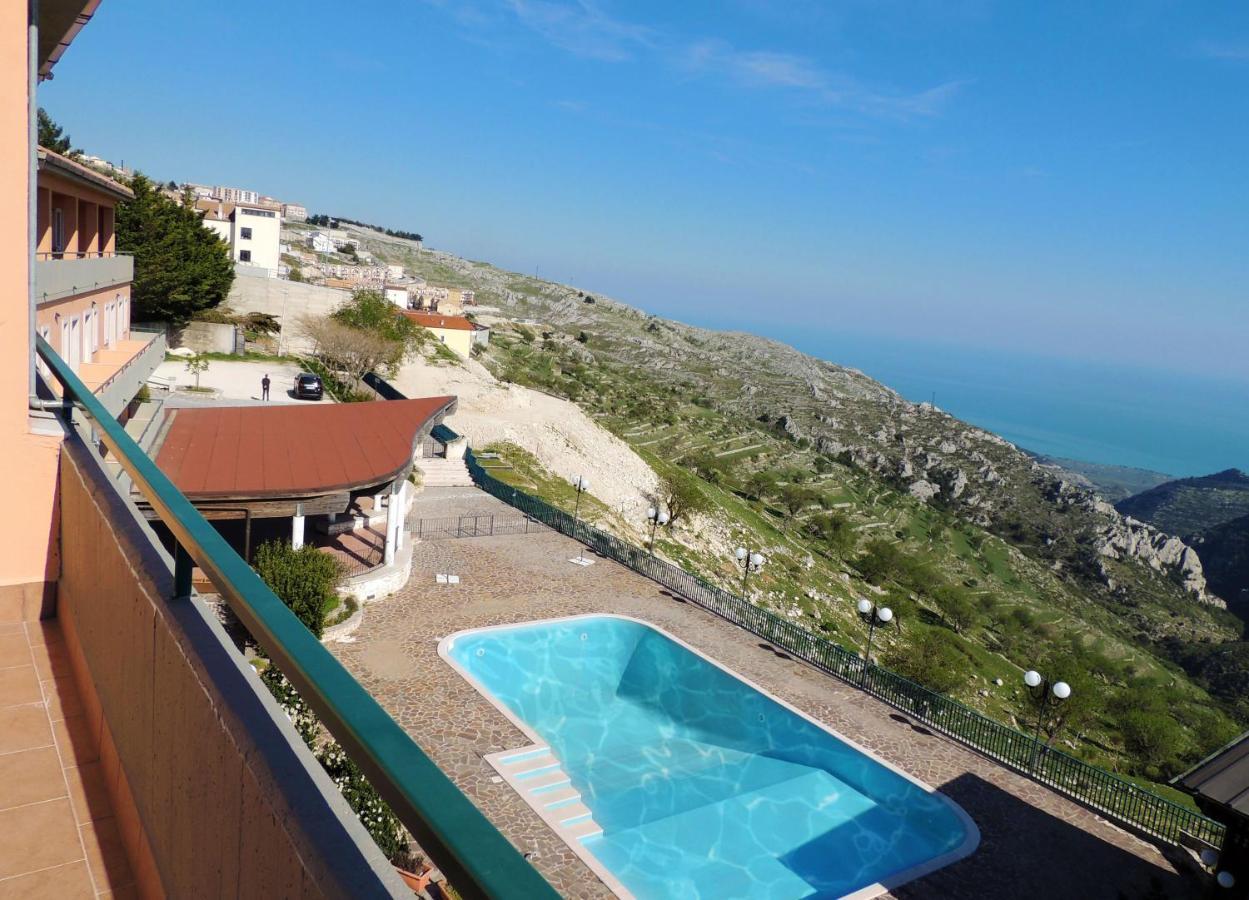 B&B Angela Monte SantʼAngelo Dış mekan fotoğraf