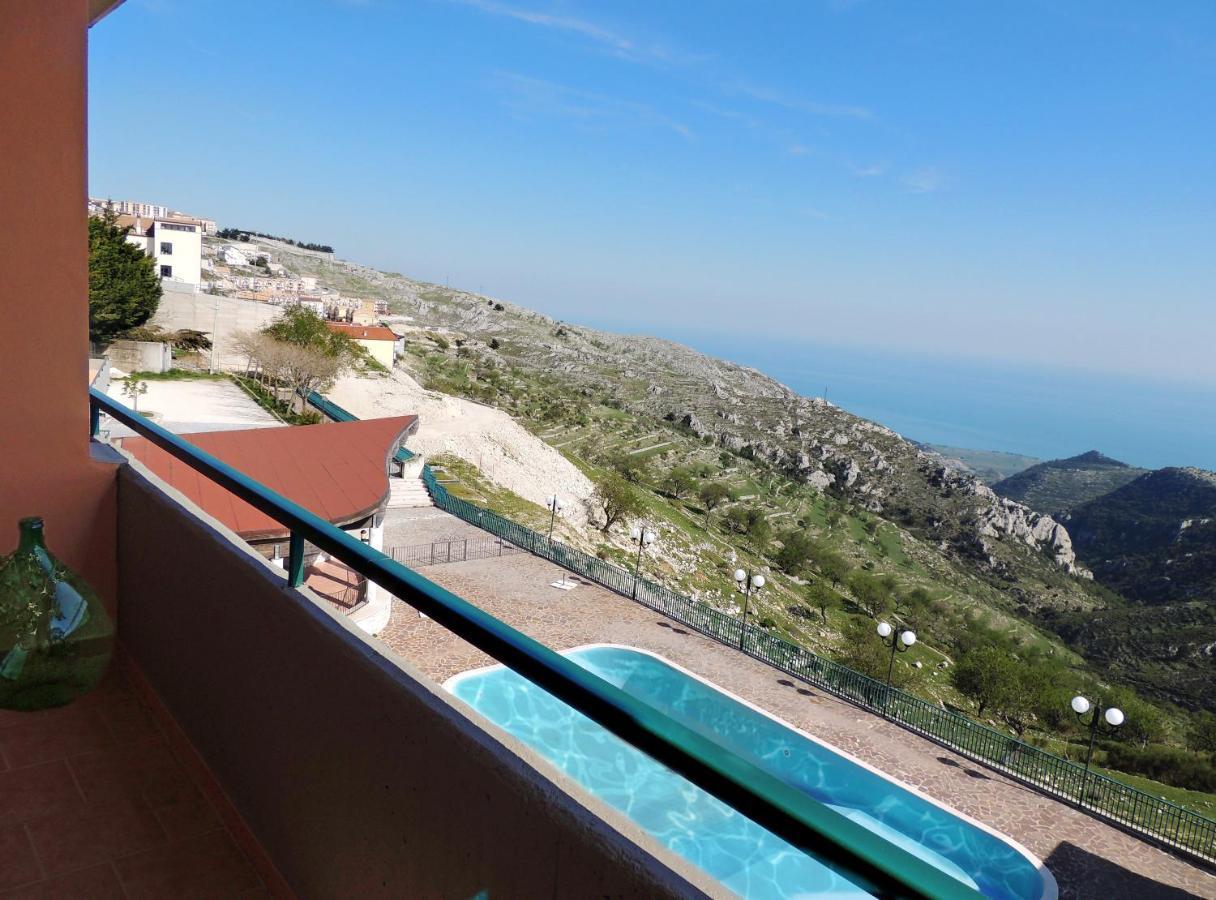 B&B Angela Monte SantʼAngelo Dış mekan fotoğraf