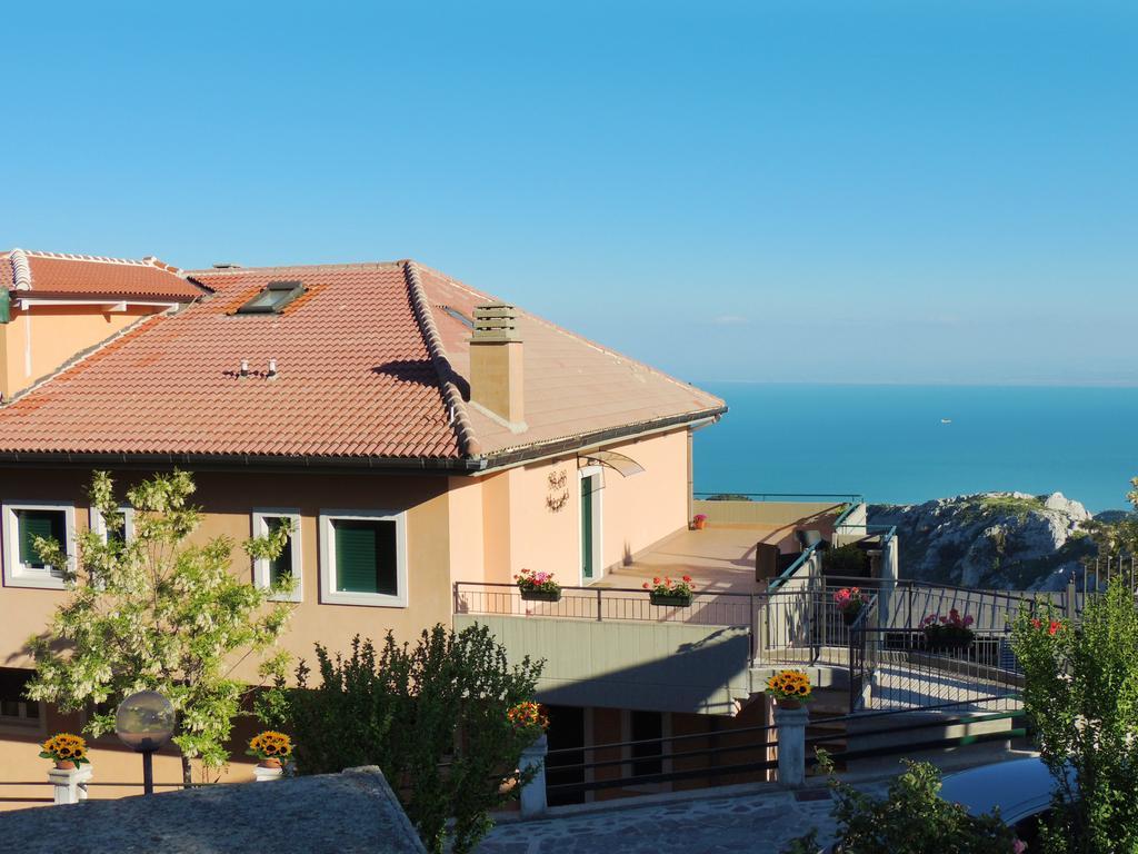 B&B Angela Monte SantʼAngelo Dış mekan fotoğraf