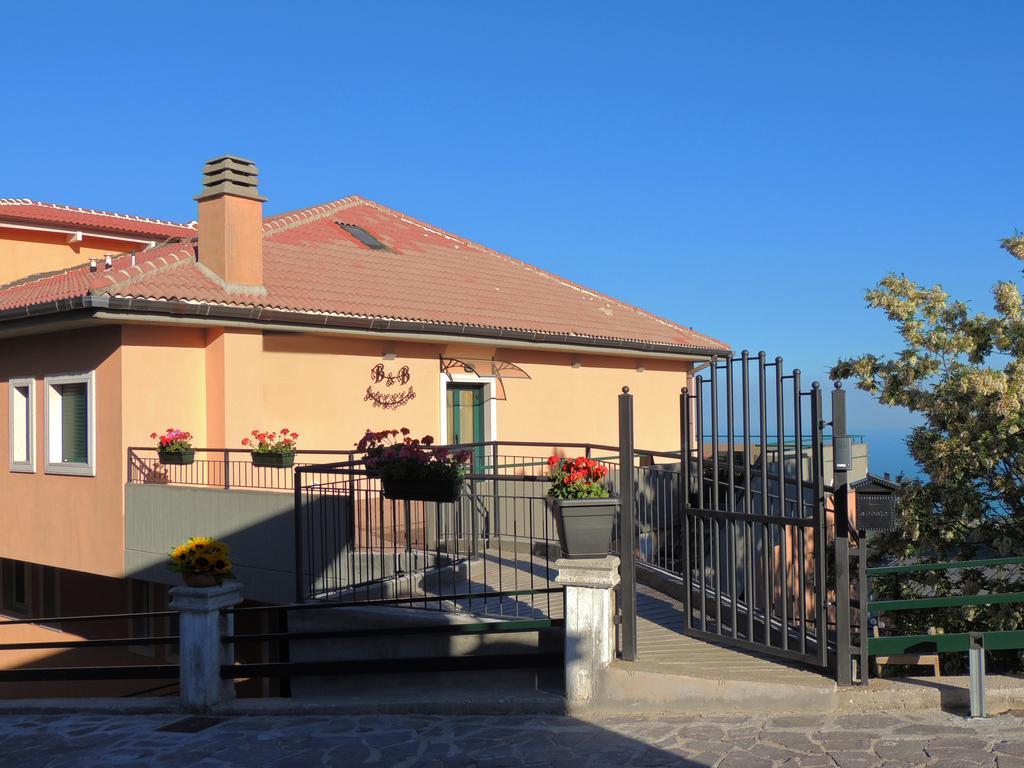 B&B Angela Monte SantʼAngelo Dış mekan fotoğraf